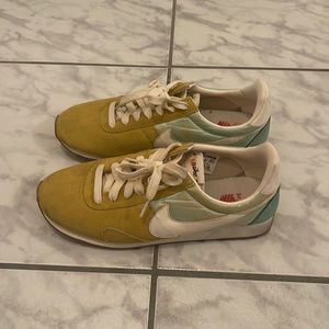 Women’s Nike shoes